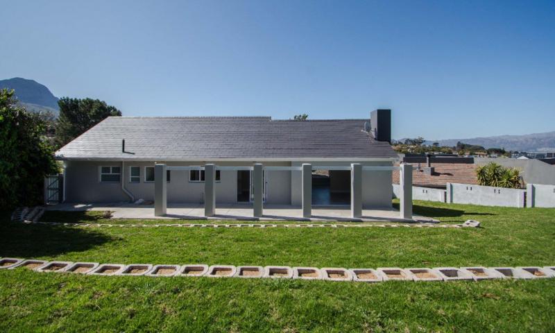 3 Bedroom Property for Sale in Heldervue Western Cape